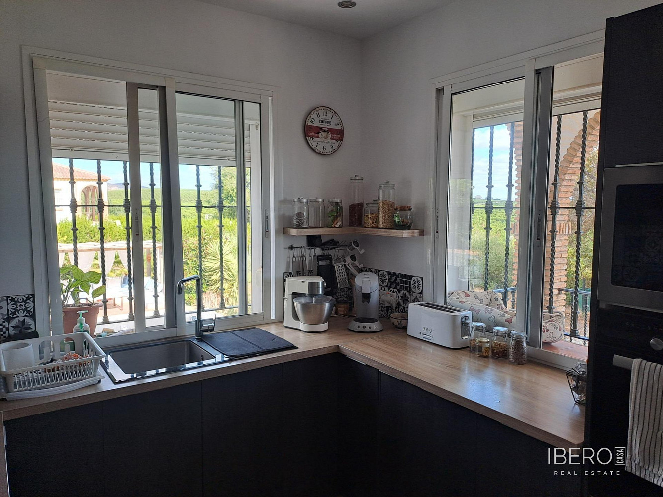 Prodej domu 2 560 m² s pozemkem 2 304 m²
