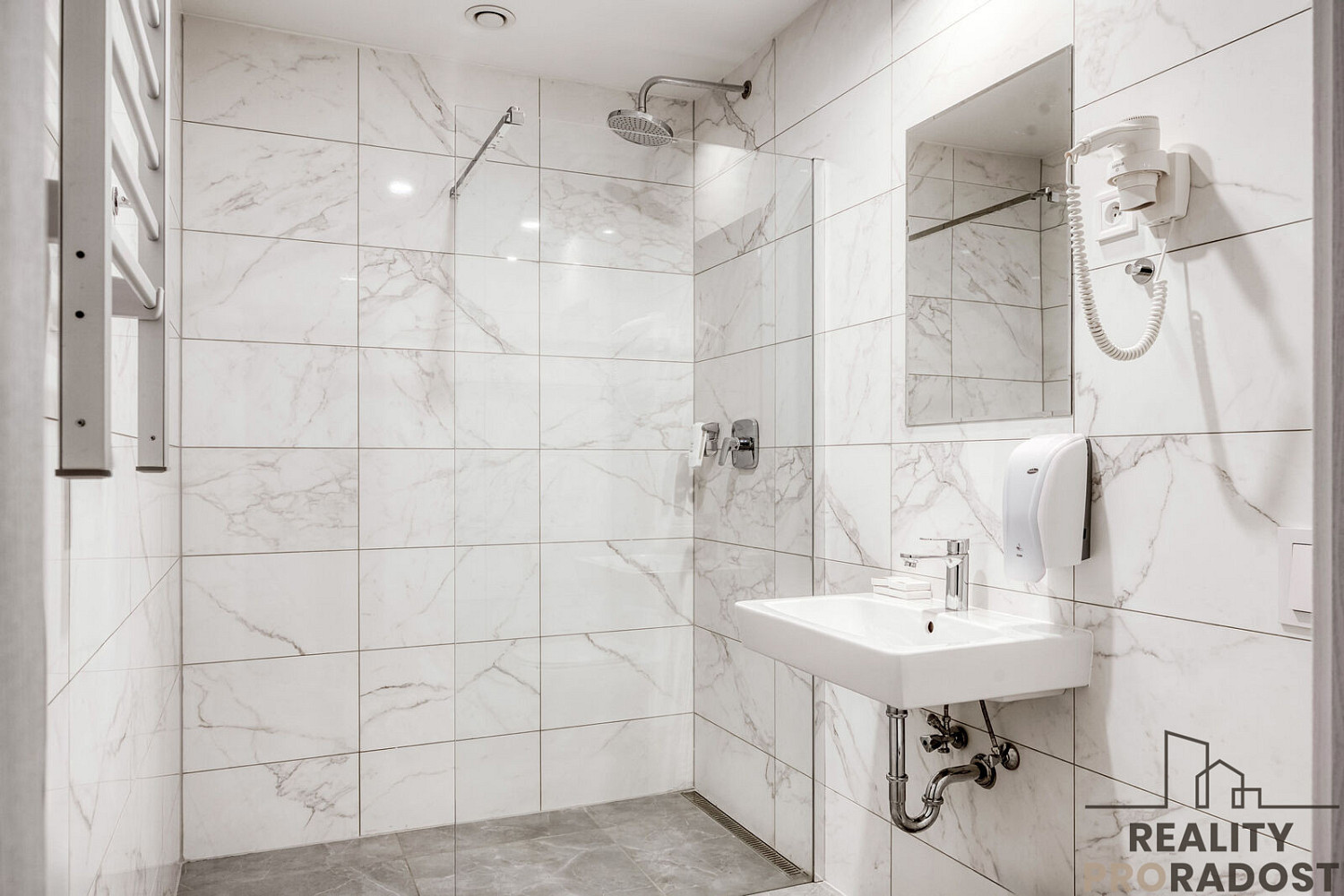 Pronájem bytu 1+kk 24 m² – fotografie 5
