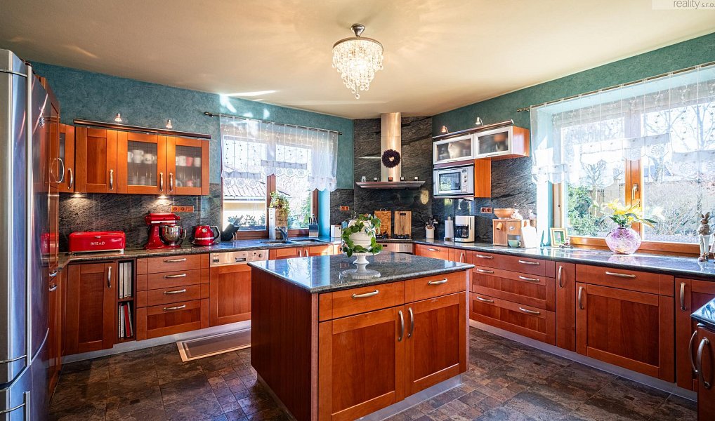 Prodej domu 372 m² s pozemkem 3 764 m², Lužice – náhled fotky 8