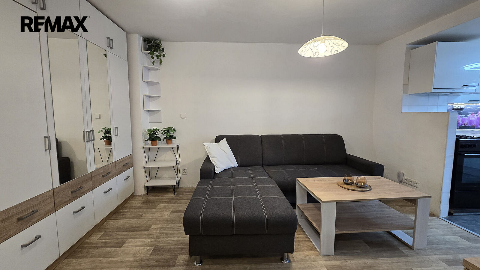 Pronájem bytu 2+kk 55 m² – fotografie 2