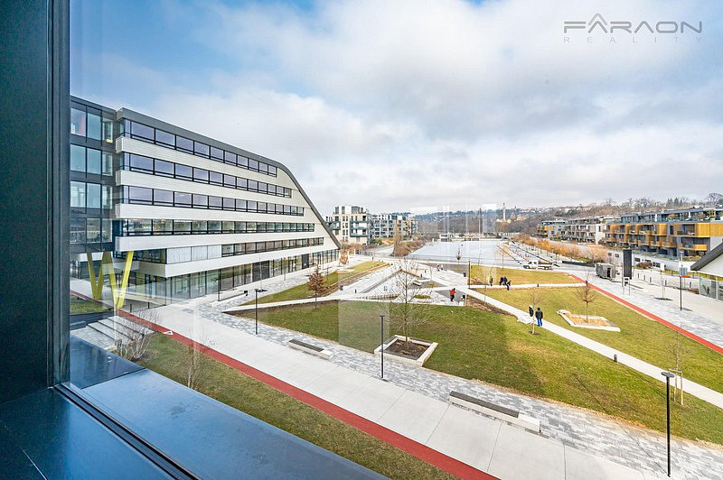 Pronájem kanceláře 800 m²