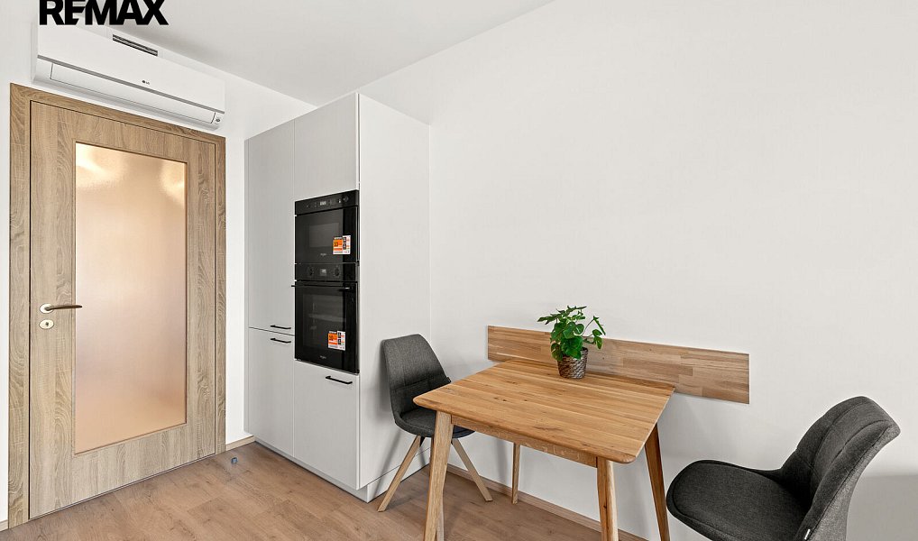 Pronájem bytu 1+kk 33 m², Praha – náhled fotky 10
