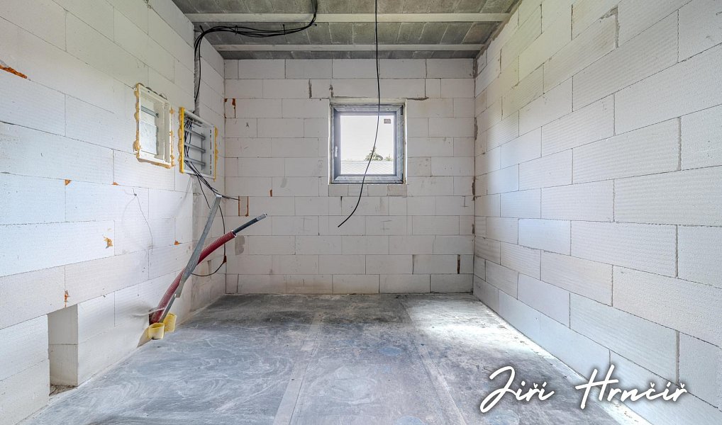 Prodej domu 313 m² s pozemkem 1 052 m², Nové Mitrovice – náhled fotky 15