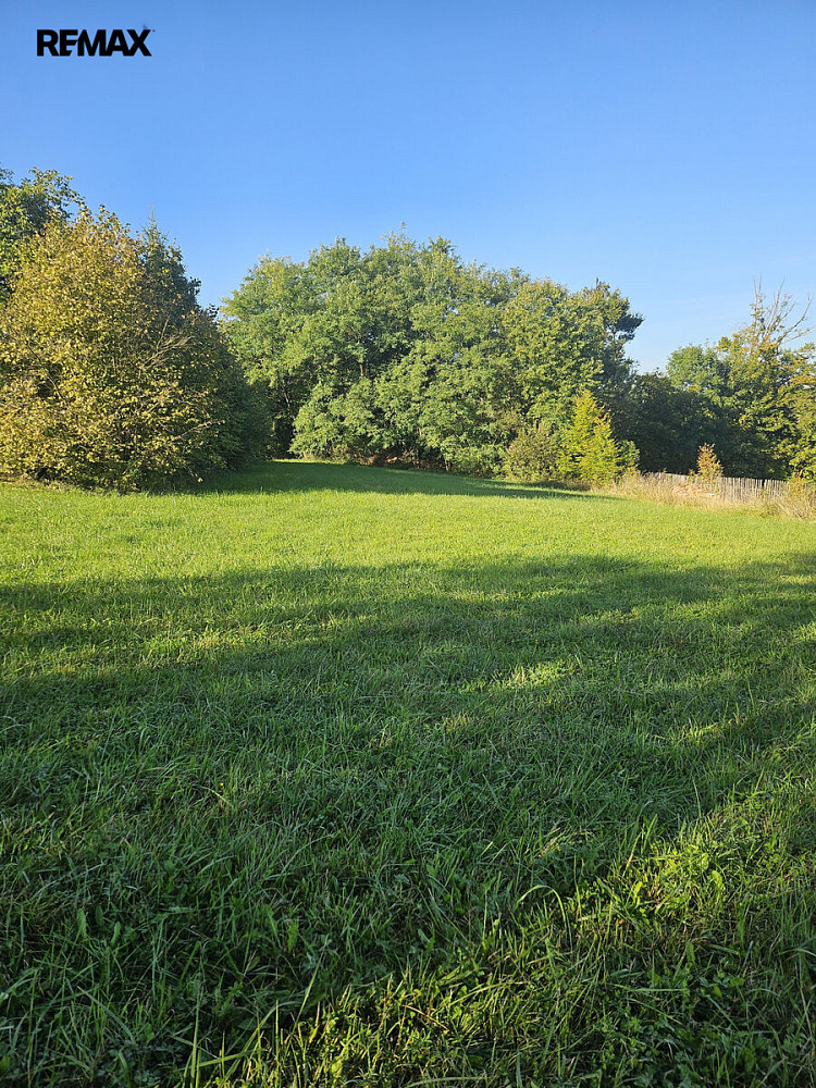 Prodej stavebního pozemku 1 182 m²