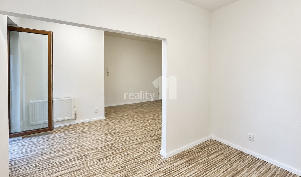 Pronájem bytu 1+kk 28 m², Praha – náhled fotky 7