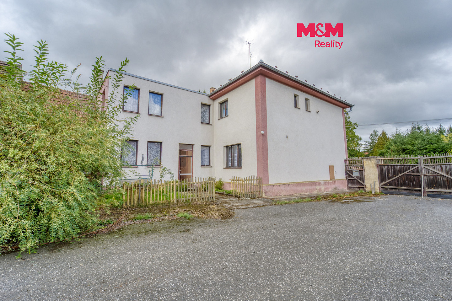 Prodej domu 315 m² s pozemkem 2 690 m²