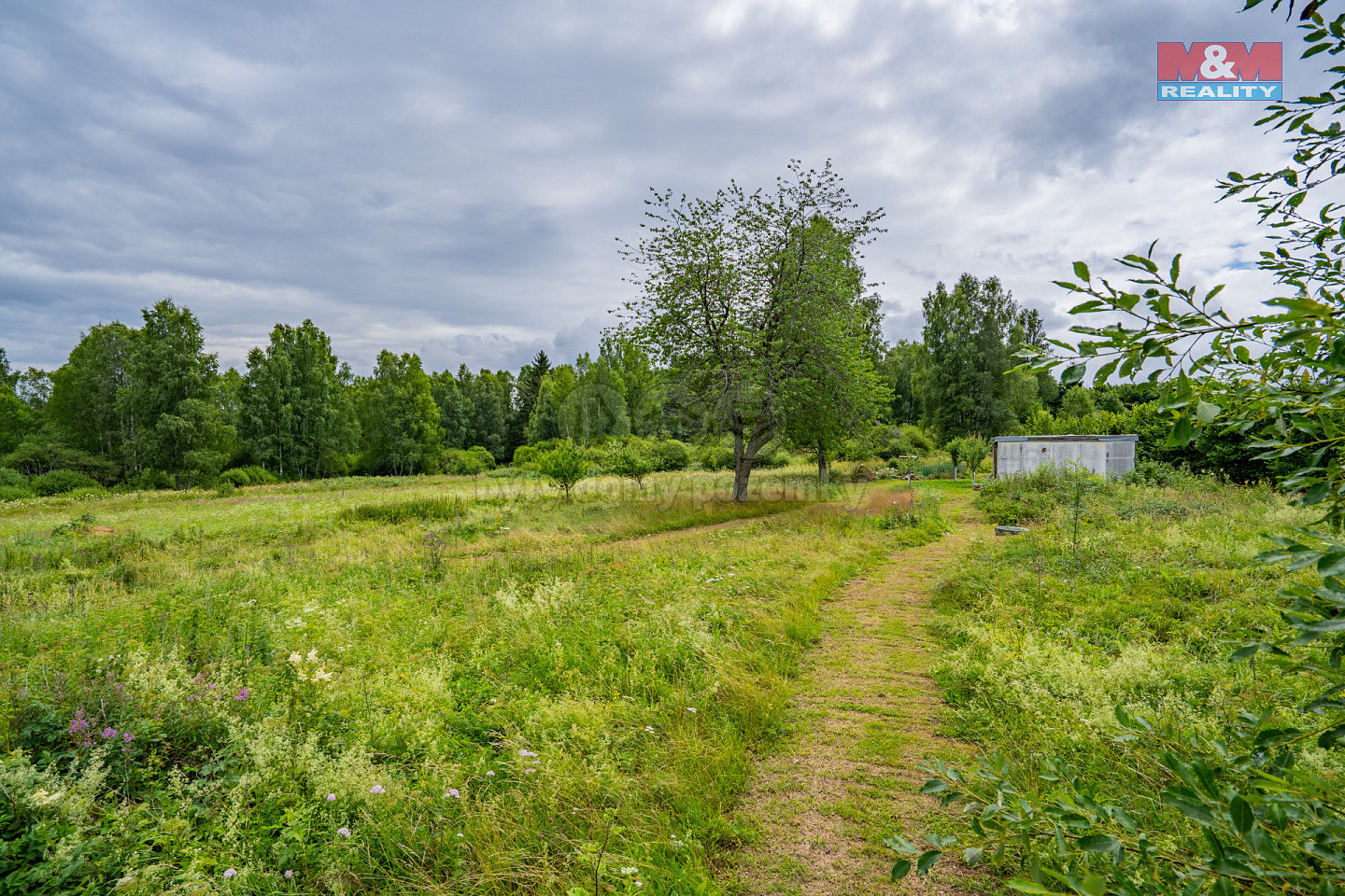 Prodej stavebního pozemku 2 451 m²