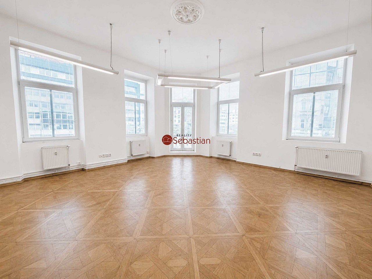 Pronájem kanceláře 182 m² — photo 2