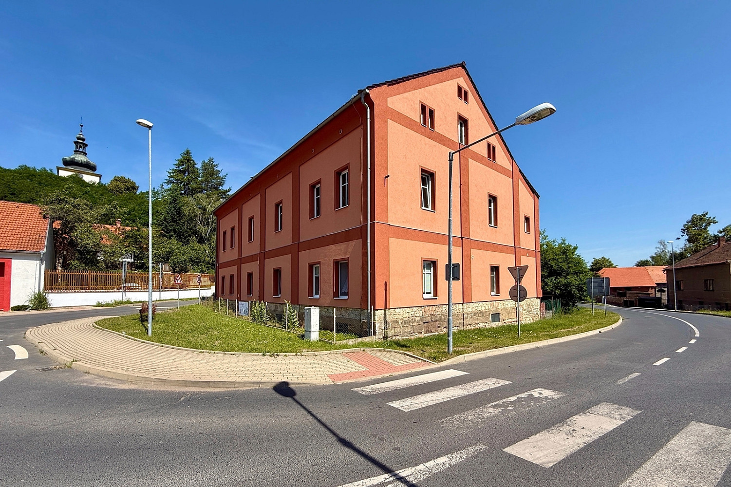 Prodej domu 373 m² s pozemkem 1 106 m² – fotografie 2