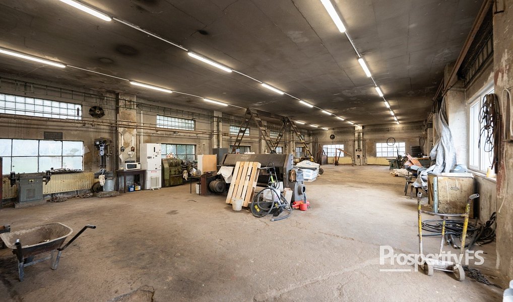 Prodej kanceláře 475 m², Okna – náhled fotky 10