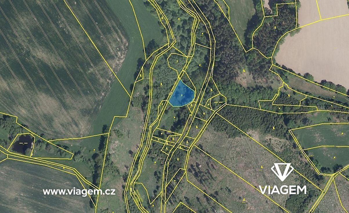 Prodej pole 1 561 m²
