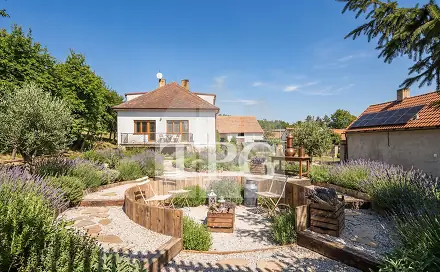 Prodej domu 330 m² s pozemkem 2 674 m², Vyšehořovice - Kozovazy, okres Praha-východ