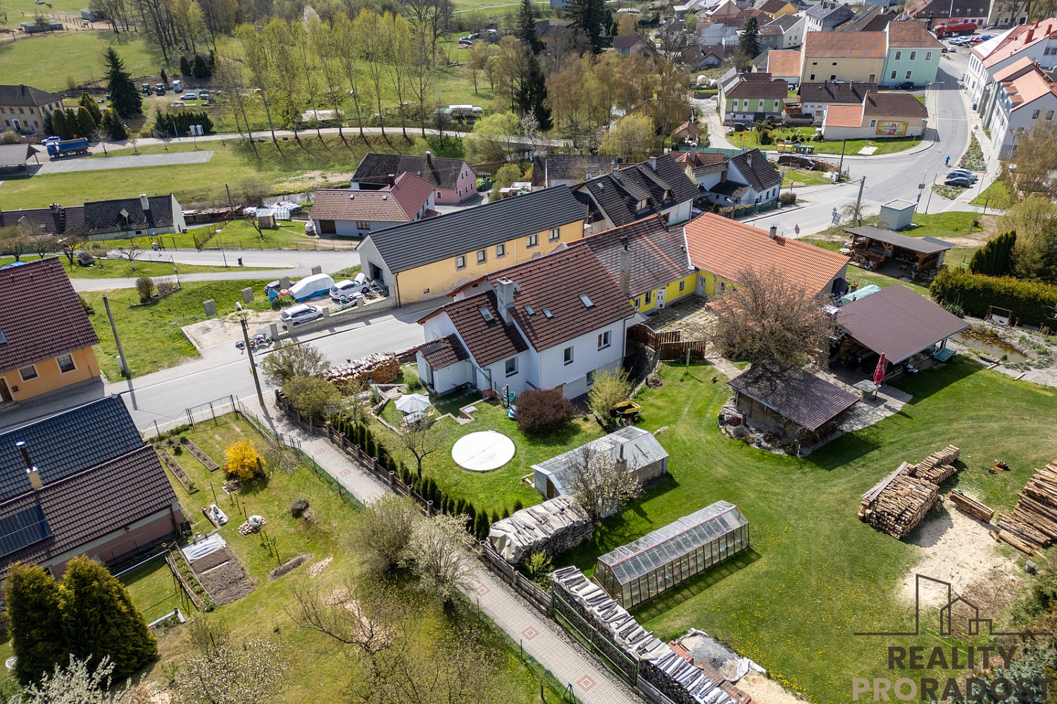Prodej domu 300 m² s pozemkem 574 m² — photo 2