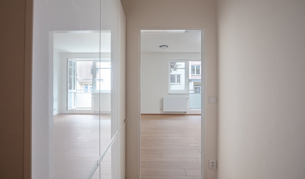 Pronájem bytu 1+kk 36 m², Roztoky – náhled fotky 3