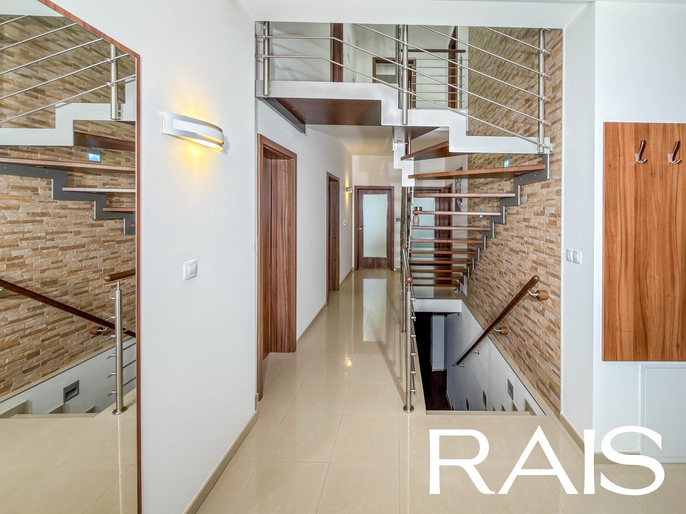 Prodej domu 235 m² s pozemkem 232 m²