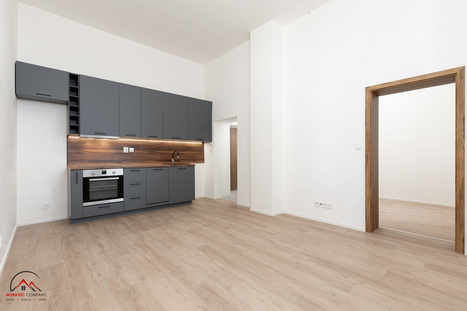 Pronájem bytu 2+kk 37 m² – fotografie 2