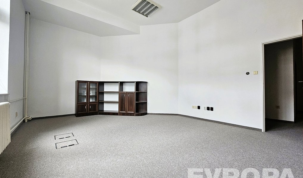 Pronájem kanceláře 160 m², Vrchlabí – náhled fotky 3