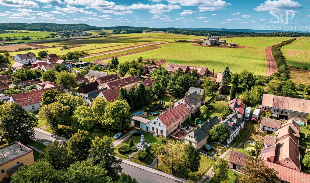 Prodej domu 350 m² s pozemkem 3 430 m², Kolešov – náhled fotky 2