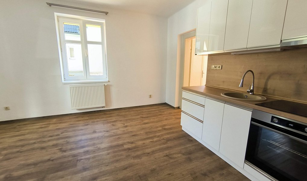 Pronájem bytu 2+kk 45 m², Liberec – náhled fotky 2
