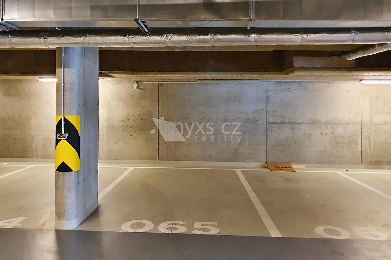Prodej garážového stání 15 m2, ulice Novovysočanská (Krejcárek) Praha 9, Libeň
