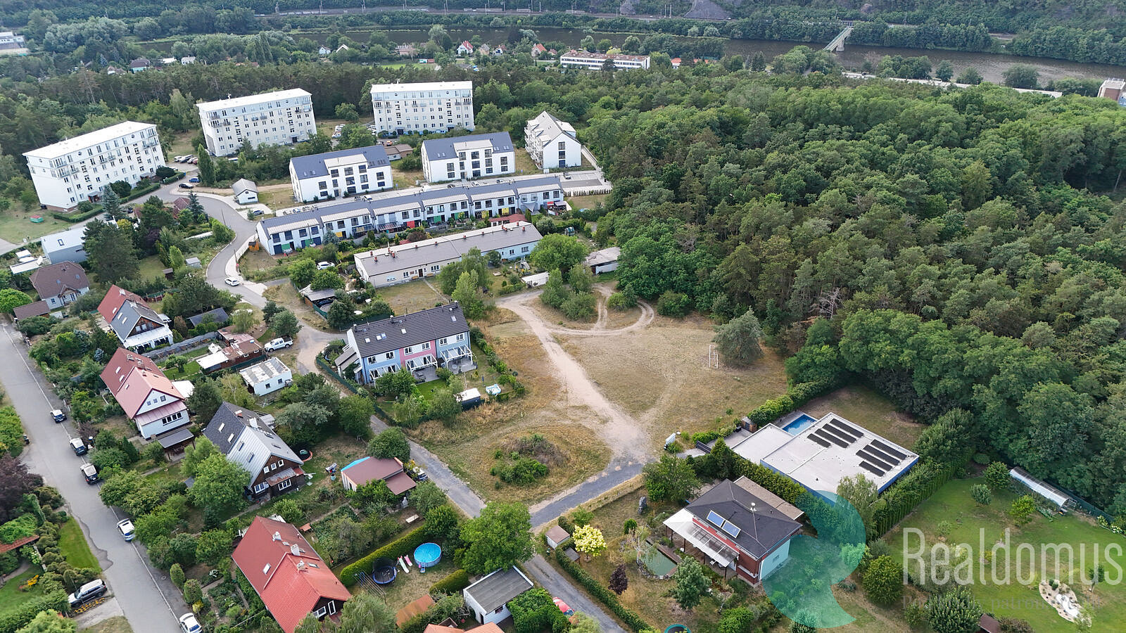 Prodej stavebního pozemku 1 605 m² – fotografie 3