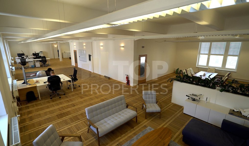 Pronájem kanceláře 368 m², Praha – fotka 1 z 13