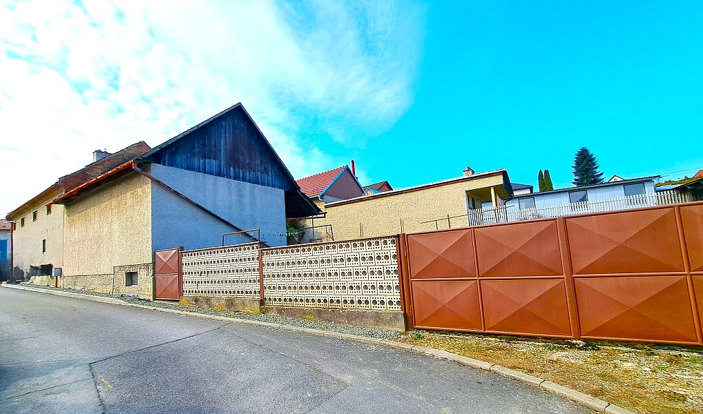 Prodej domu 300 m² s pozemkem 1 830 m², Racková – náhled fotky 2