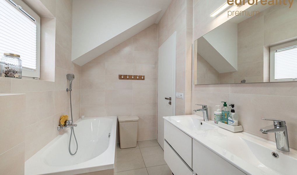 Prodej domu 100 m² s pozemkem 368 m², Chodová Planá – náhled fotky 13