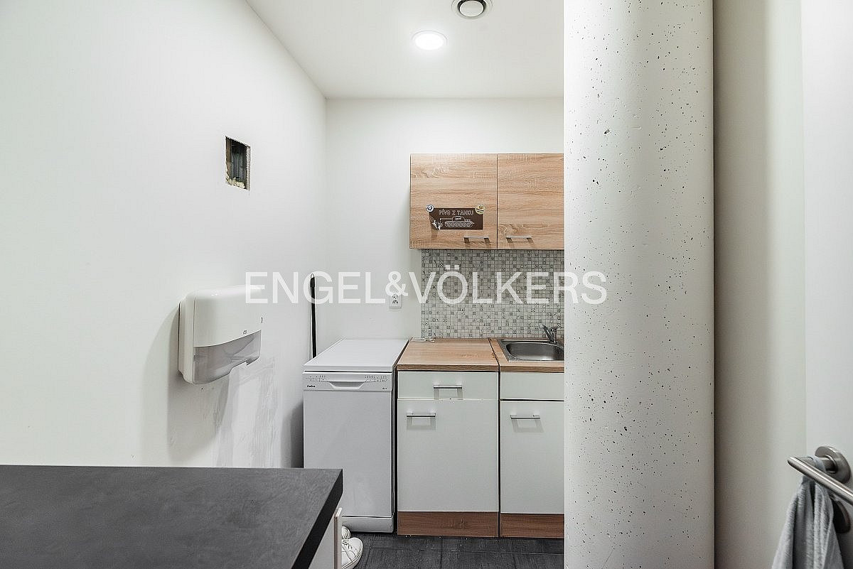 Pronájem kanceláře 185 m² – fotografie 5