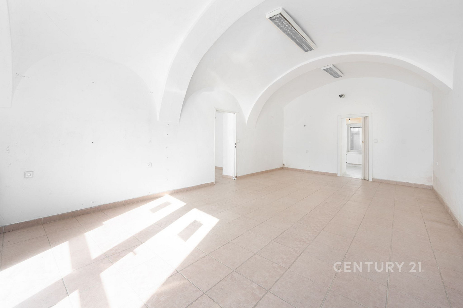 Prodej obchodních prostor 76 m² — photo 3
