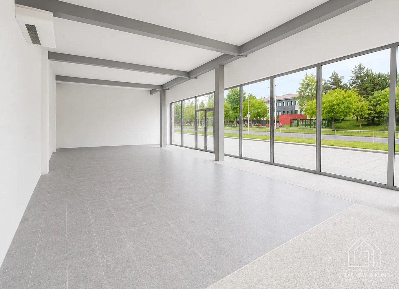 Pronájem obchodních prostor 120 m² — photo 2