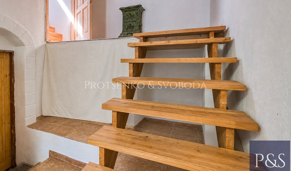 Prodej ubytovacího objektu 300 m², Lhenice – náhled fotky 28