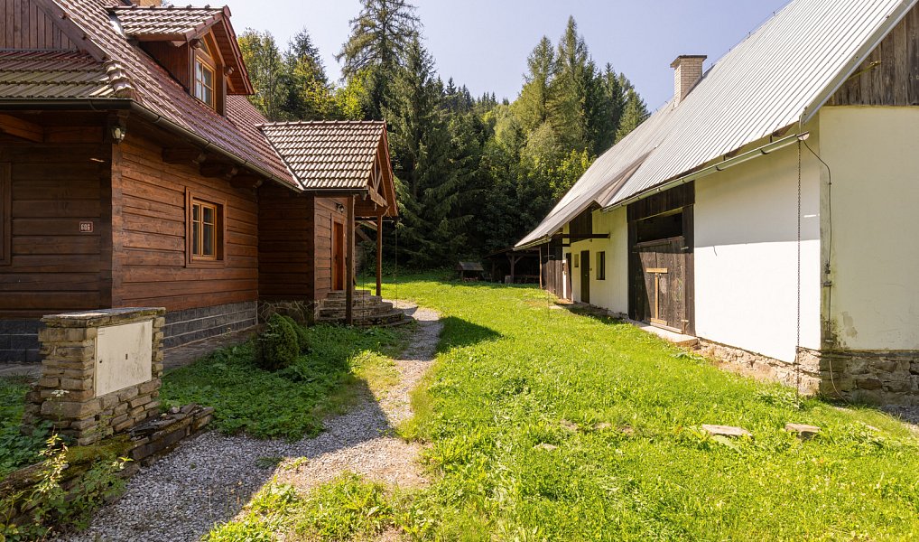 Prodej ubytovacího objektu 155 m², Karolinka – náhled fotky 3
