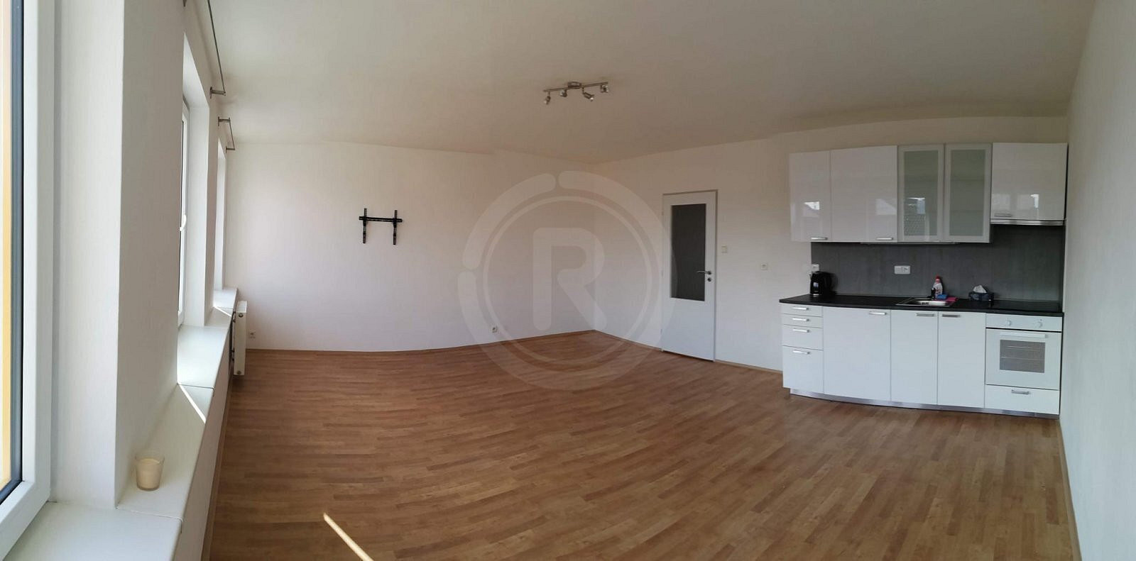 Pronájem bytu 1+kk 30 m² – fotografie 2