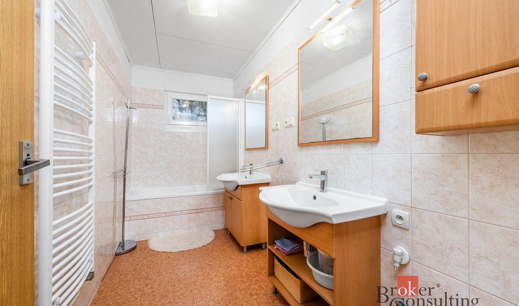 Prodej domu 202 m² s pozemkem 697 m², Bochov – náhled fotky 9