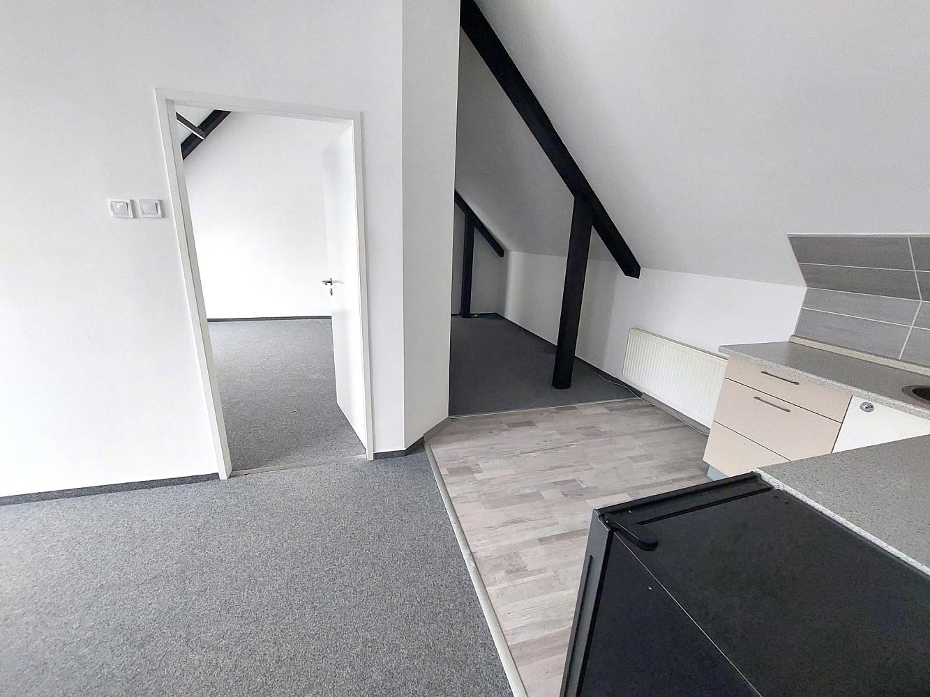 Pronájem kanceláře 100 m² — photo 2