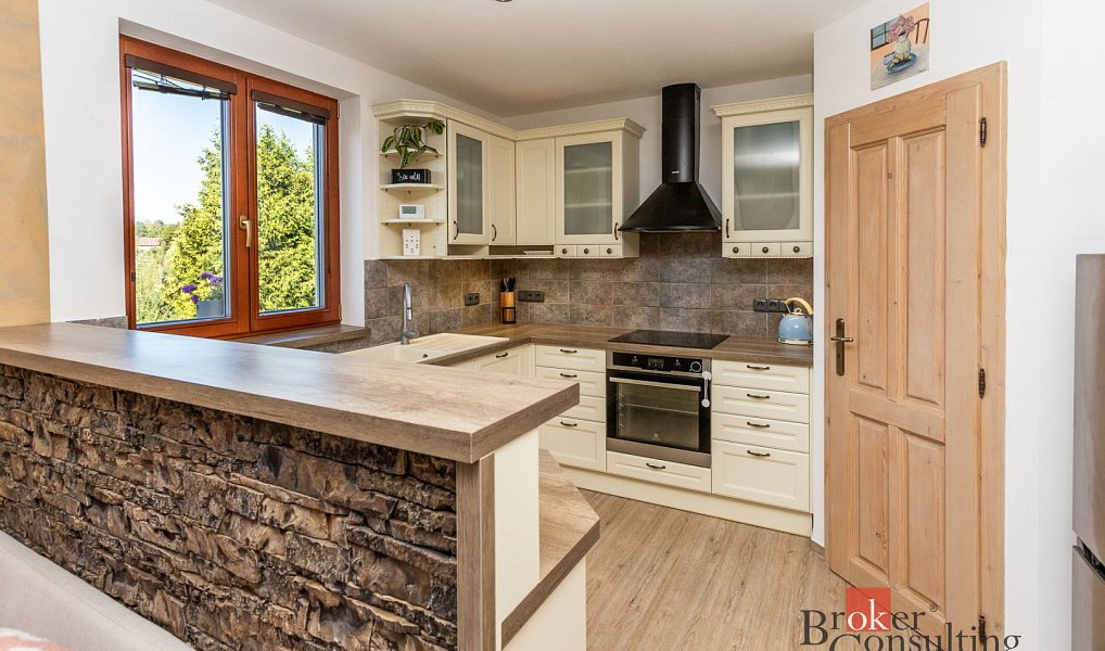 Prodej domu 200 m² s pozemkem 926 m², Nové Město na Moravě – náhled fotky 3