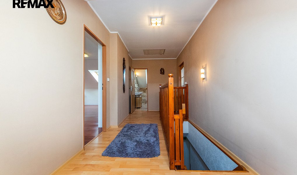 Prodej domu 309 m² s pozemkem 854 m², Kněževes – náhled fotky 24