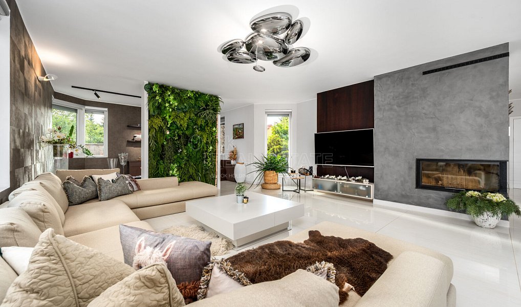 Prodej domu 546 m² s pozemkem 1 608 m², Zvole – náhled fotky 8