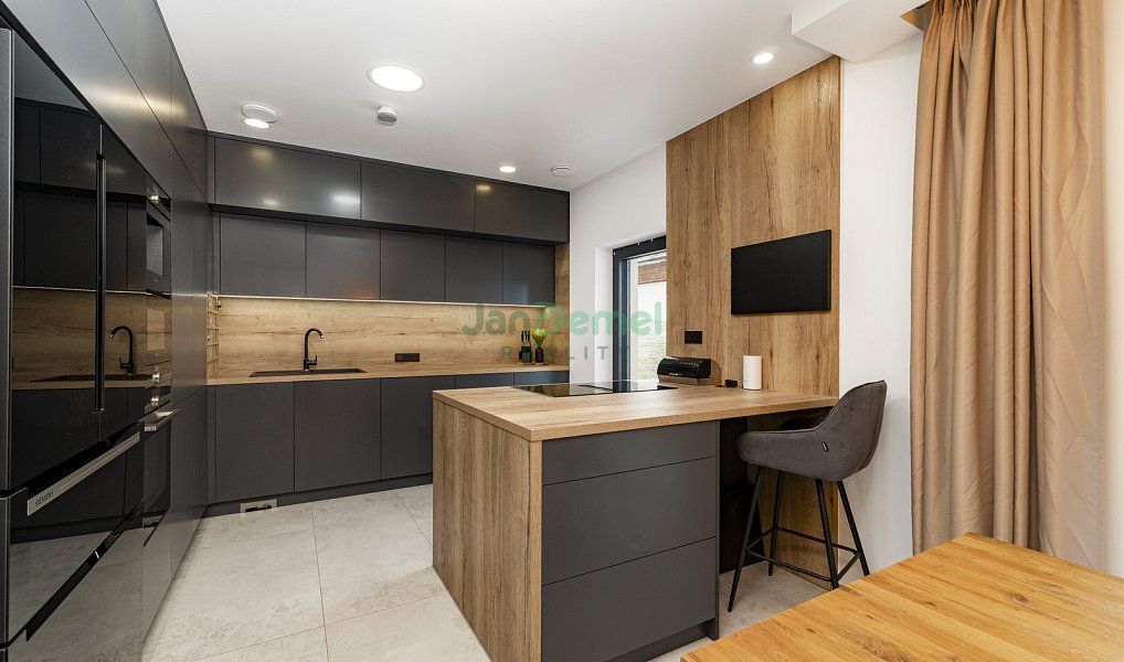 Prodej domu 199 m² s pozemkem 1 598 m², Píšť – náhled fotky 8