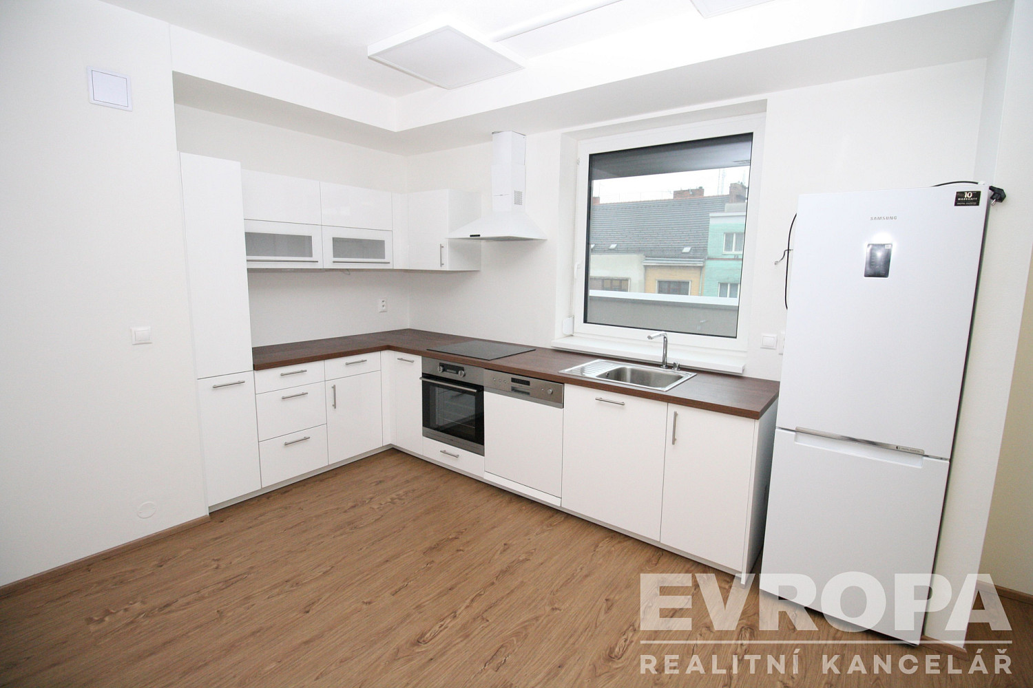 Pronájem kanceláře 81 m² – fotografie 3