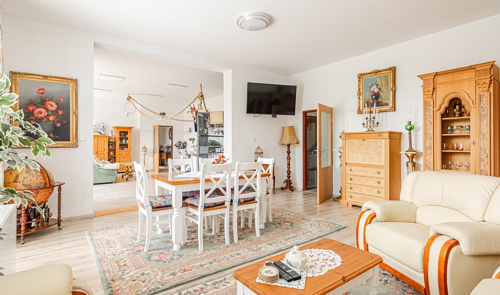Prodej domu 358 m² s pozemkem 520 m², Slabce – náhled fotky 8