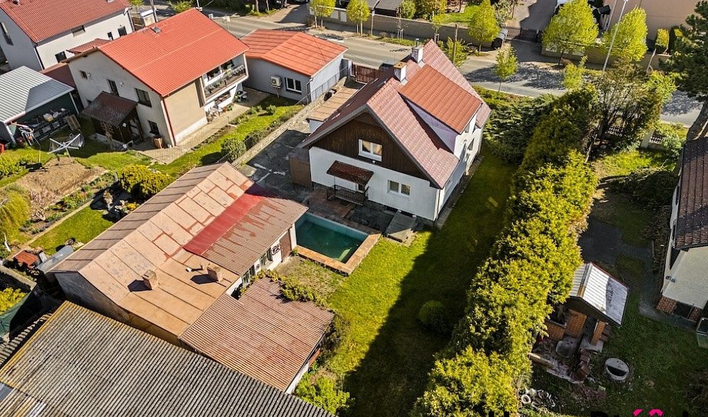 Prodej domu 327 m² s pozemkem 808 m², Úvaly – náhled fotky 8