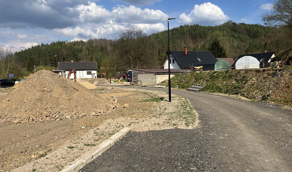 Prodej stavebního pozemku 1 580 m², Medonosy – náhled fotky 2