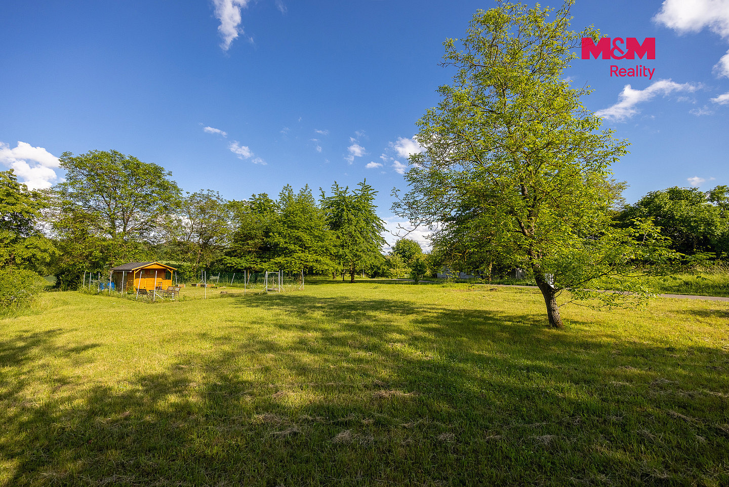 Prodej stavebního pozemku 1 596 m² – fotografie 2
