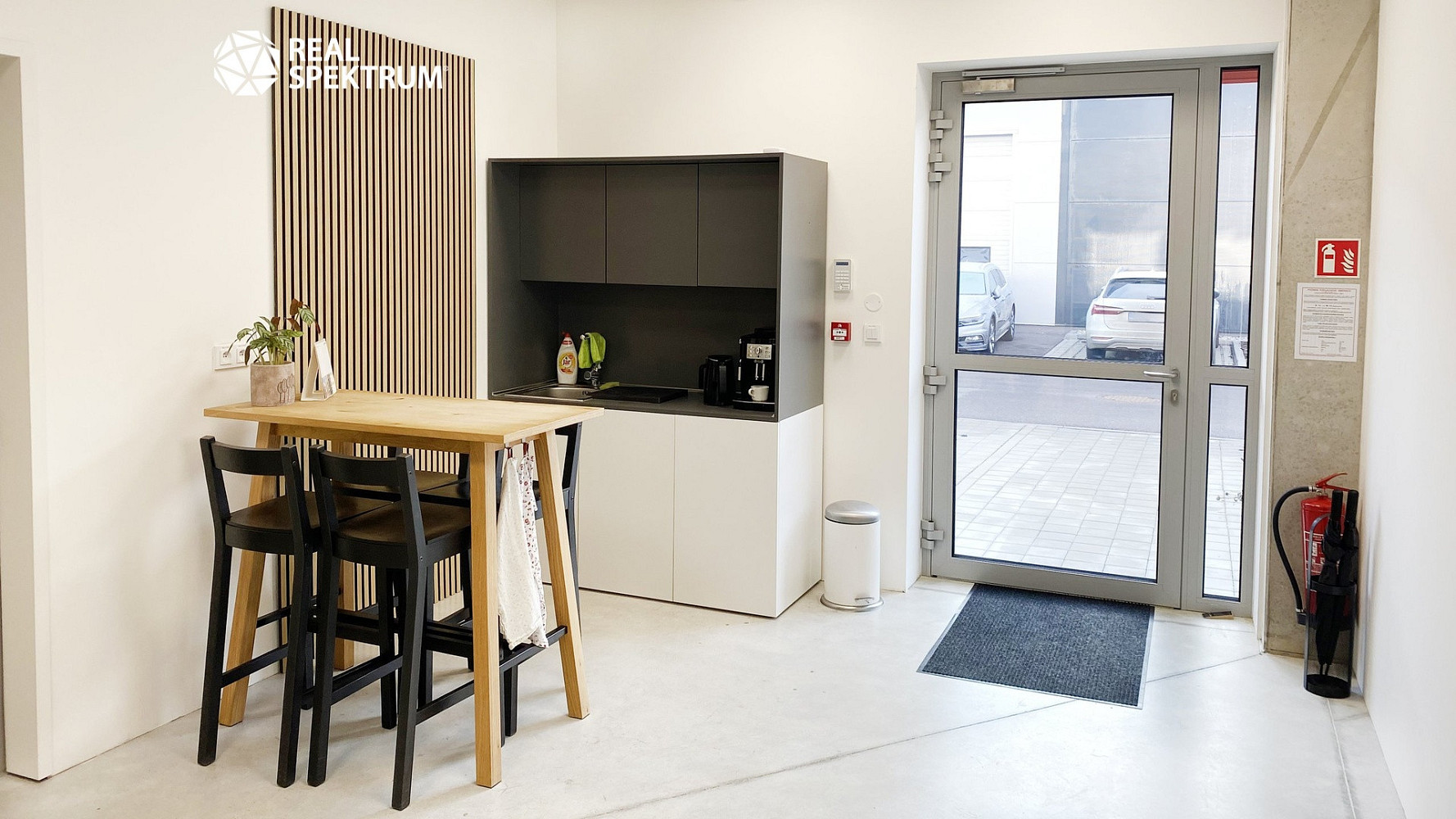 Pronájem kanceláře 140 m² – fotografie 2