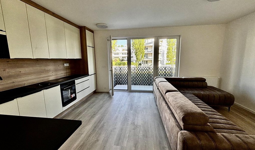 Pronájem bytu 1+kk 32 m², Praha – náhled fotky 2