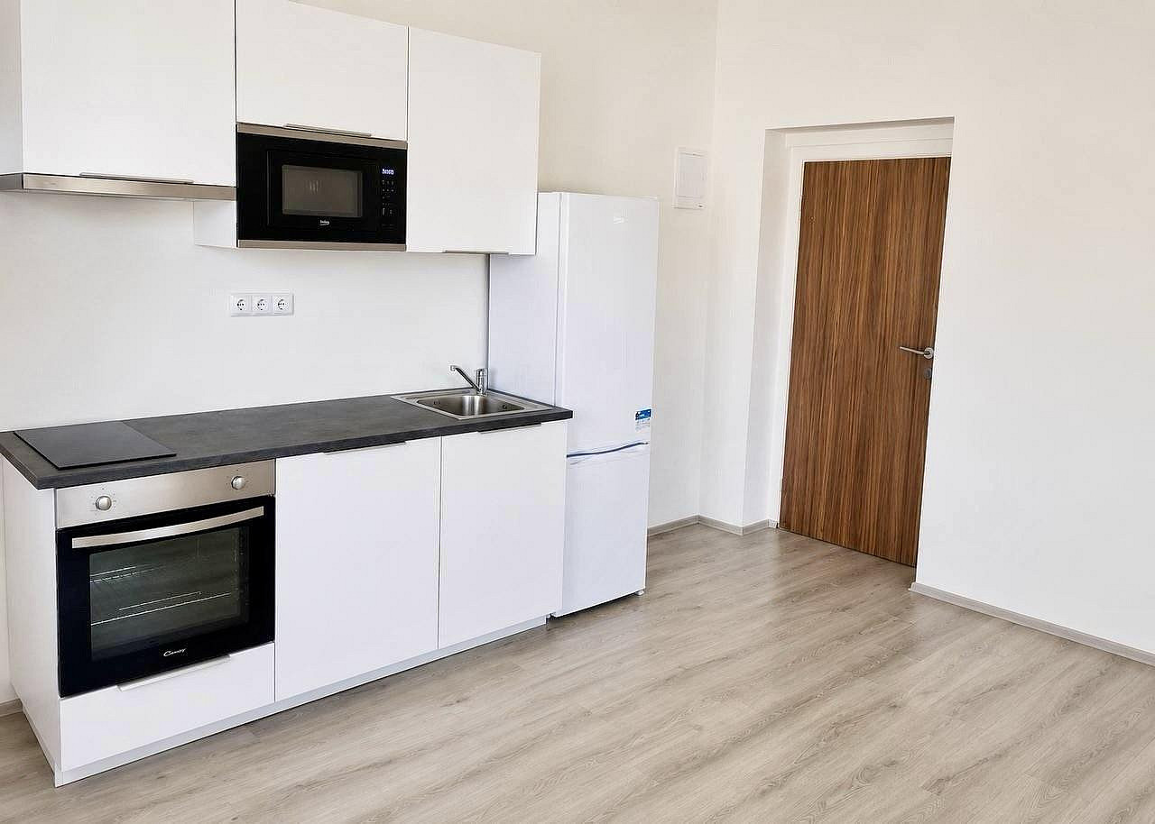 Pronájem bytu 1+kk 28 m² — photo 2