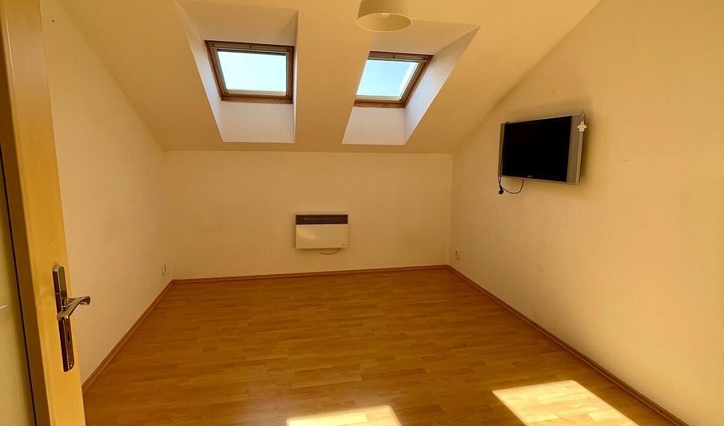 Prodej domu 195 m² s pozemkem 1 177 m², Obora – náhled fotky 12
