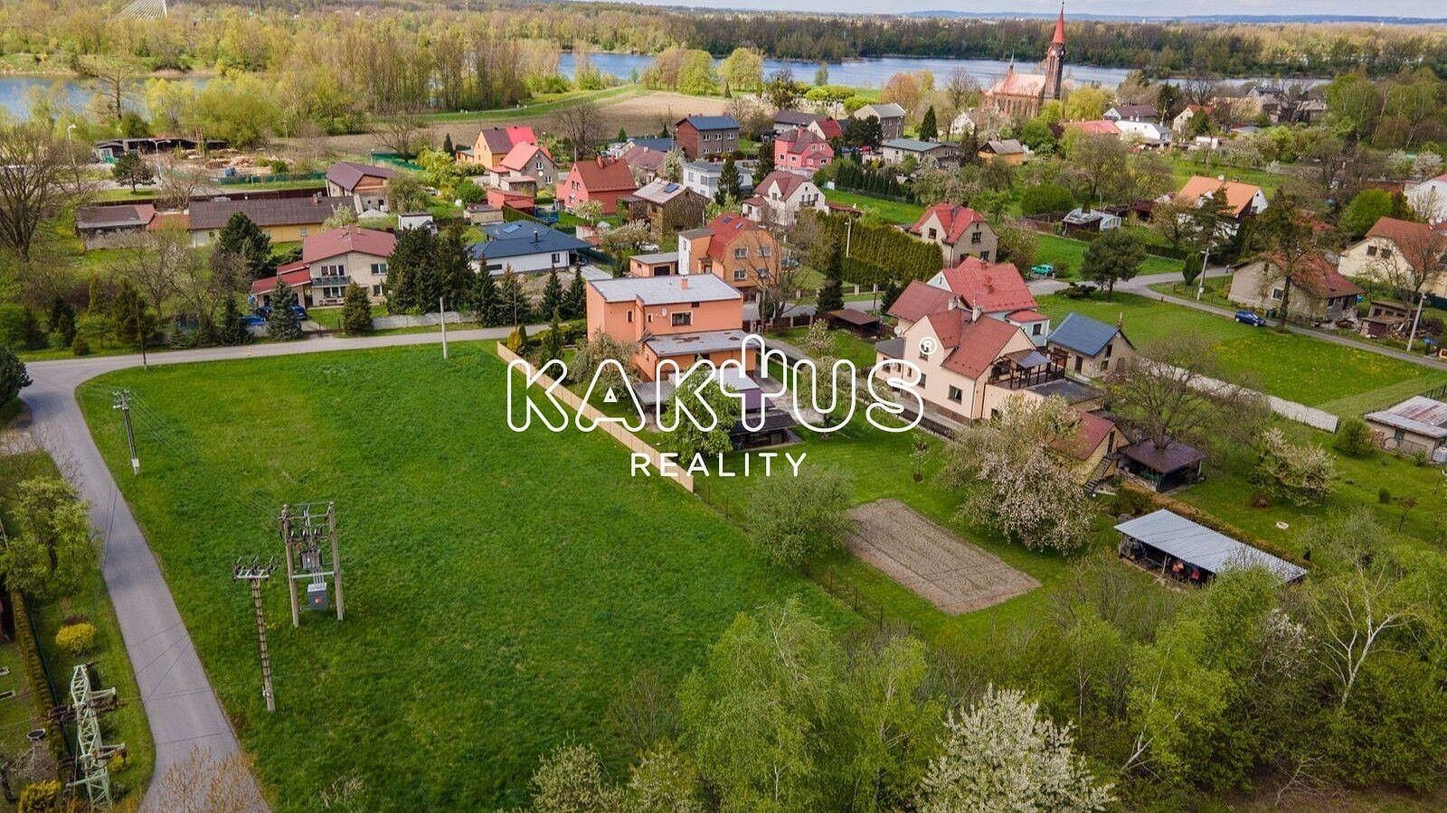 Prodej stavebního pozemku 895 m² — photo 2